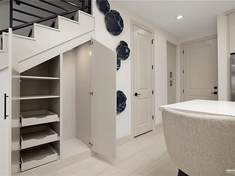 225 Canary Ave — Photo 9