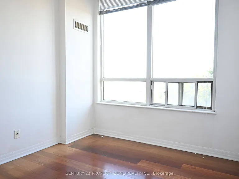 1359 Rathburn Rd E #405 — Photo 21