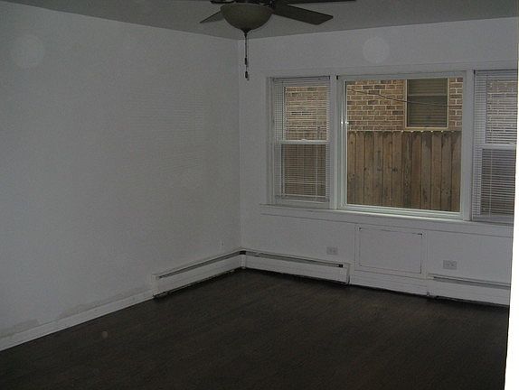 5th image of 1910 Division St APT 4