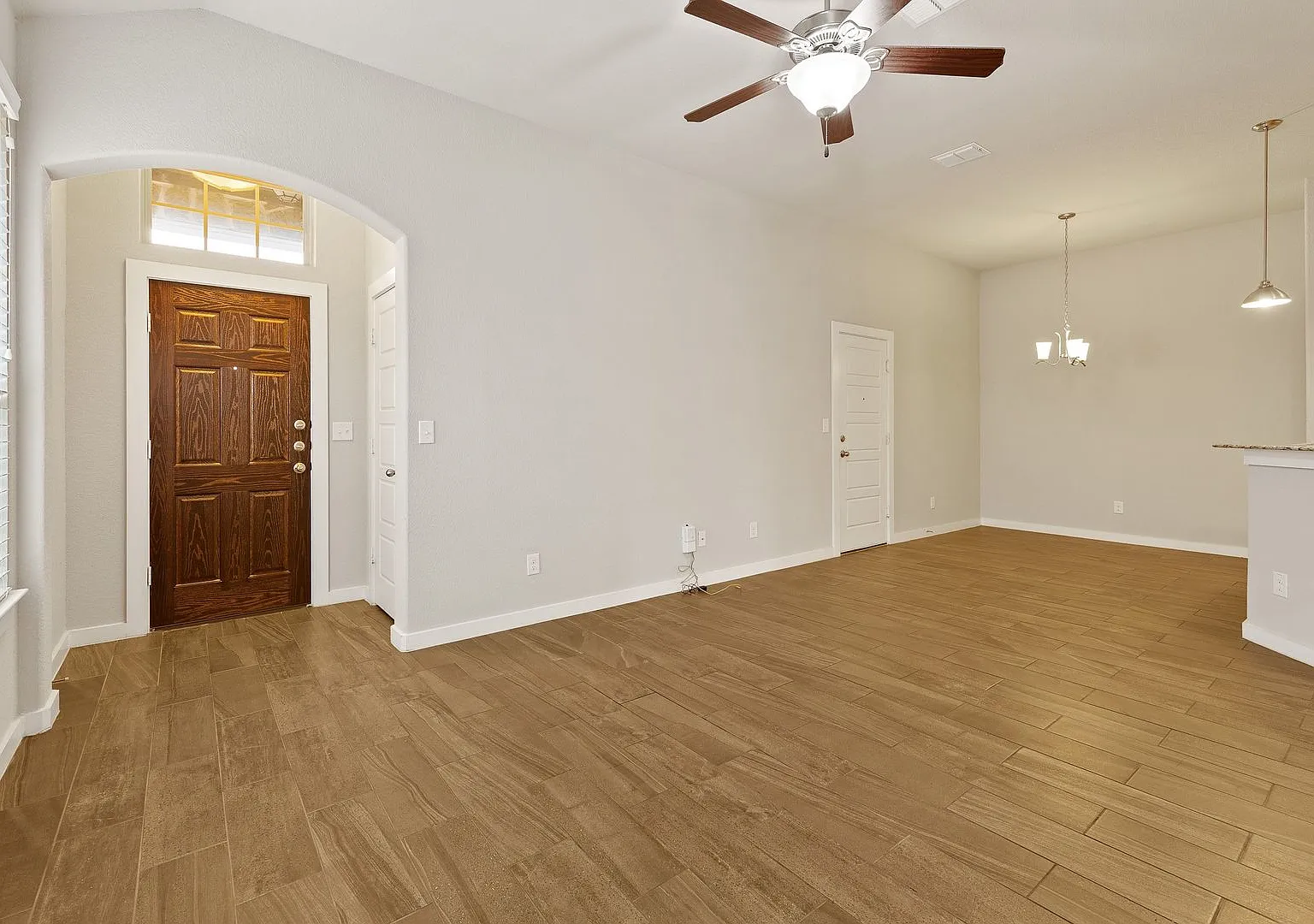 Luxury Townhome Located In Bastrop, Texas! — Photo 4