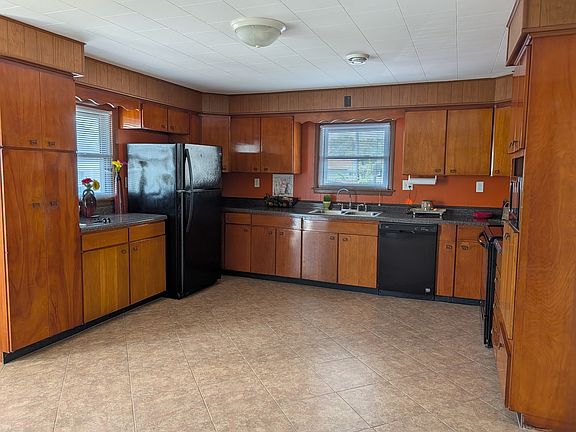 5th image of 325 N 2nd Ave