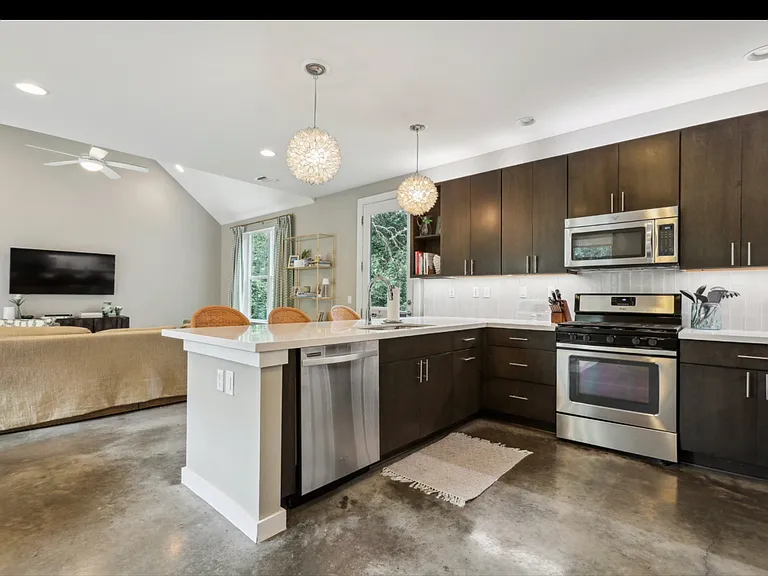 3001 Del Curto Rd — Photo 27