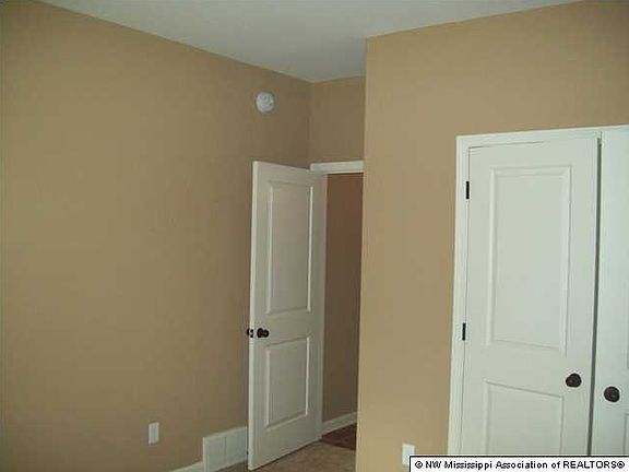 2nd image of 4733 Heritage Dr