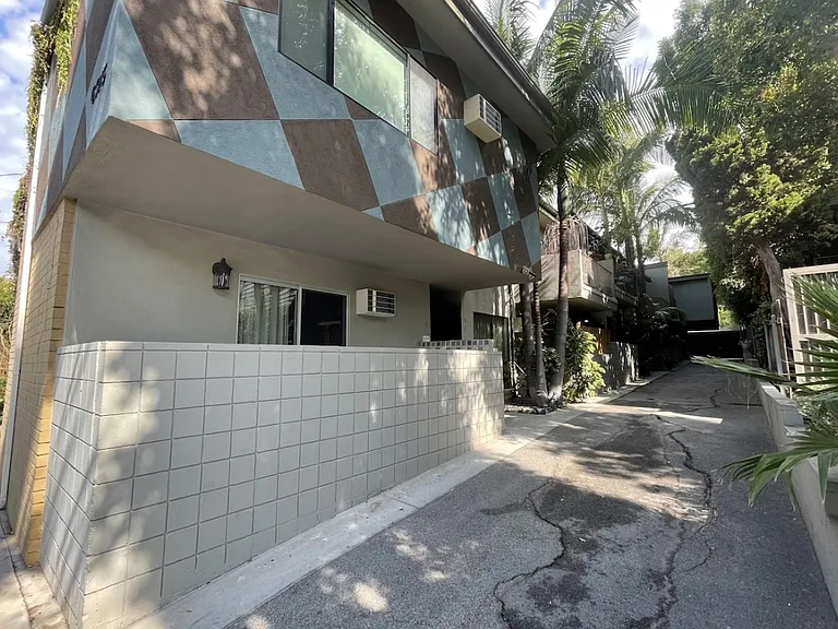 Primrose Ave — Photo 2