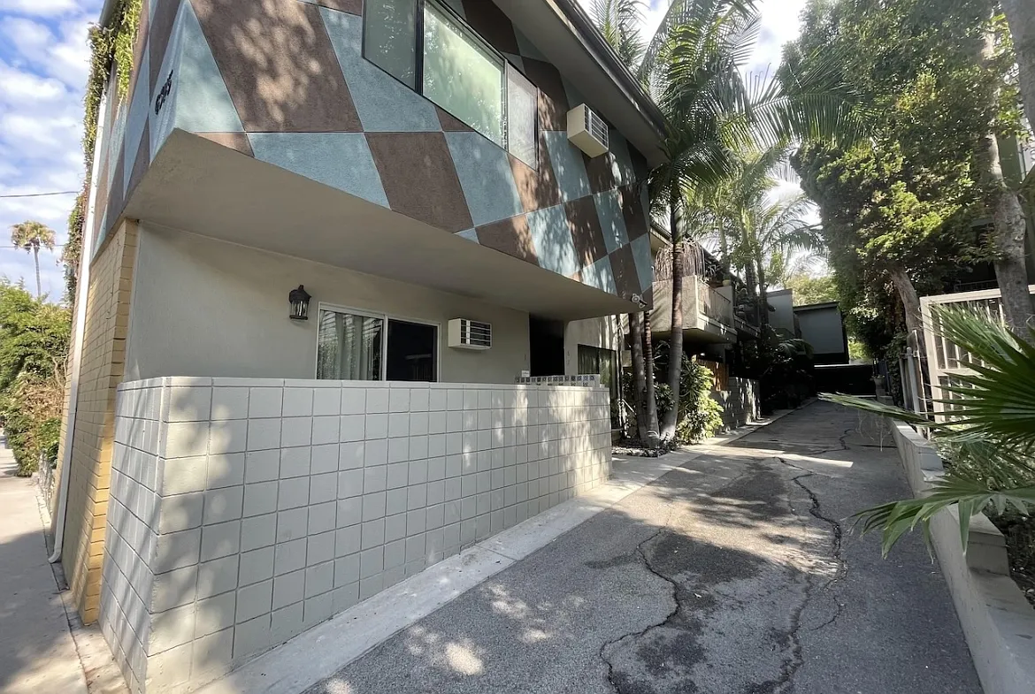 Building Photo - Primrose Ave