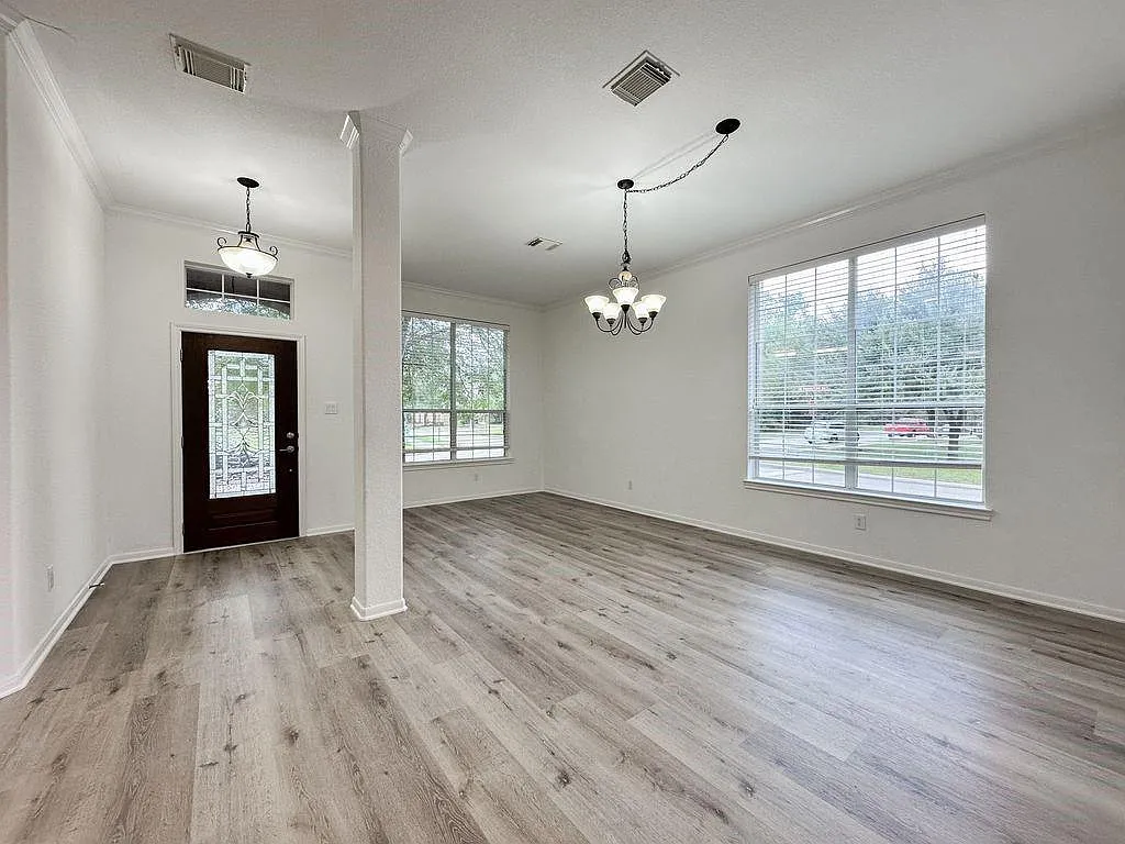 4 bed, 2.0 bath, 2014 sqft, $2,400 — Photo 2