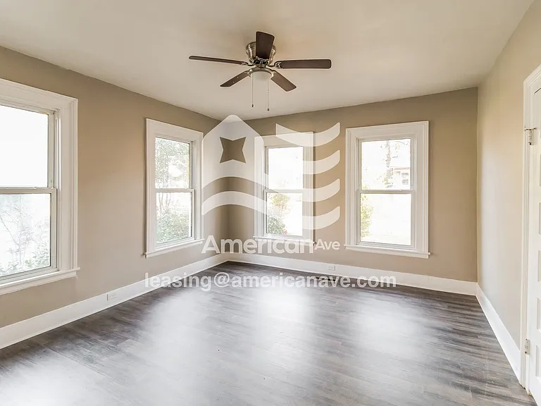 538184_002_wm_-_living_room_13590265.jpg