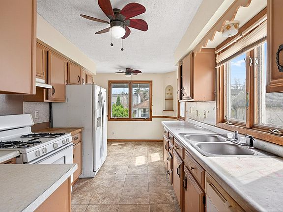 3rd image of 4537 Columbus Ave