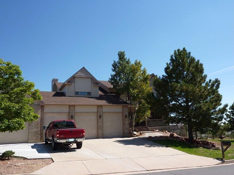 4 Car Garage, Finished Walk-Out & Tremendous City Views!