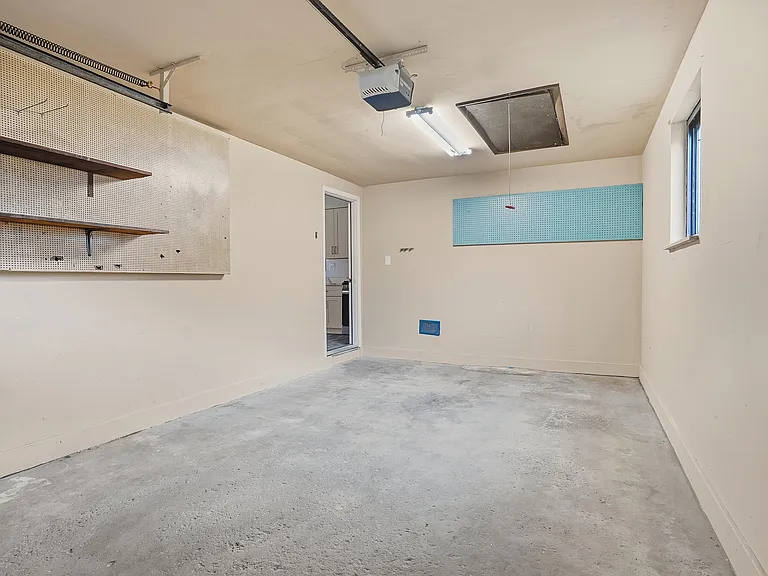 7895 Mark Dr — Photo 36