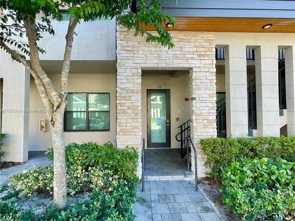 7805 NW 104th Ave APT 5, Doral, FL 33178