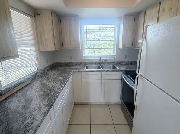 923 Gleason Pkwy APT 6, Cape Coral, FL 33914