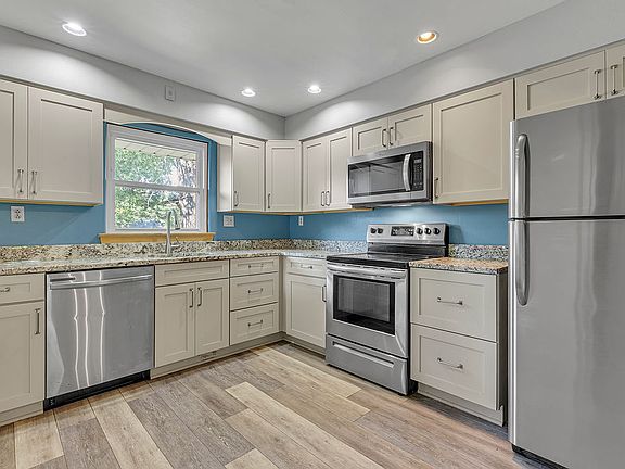 4th image of 160 Spring Hill Rd