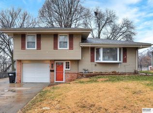 1842 Maenner Dr, Omaha, NE 68114