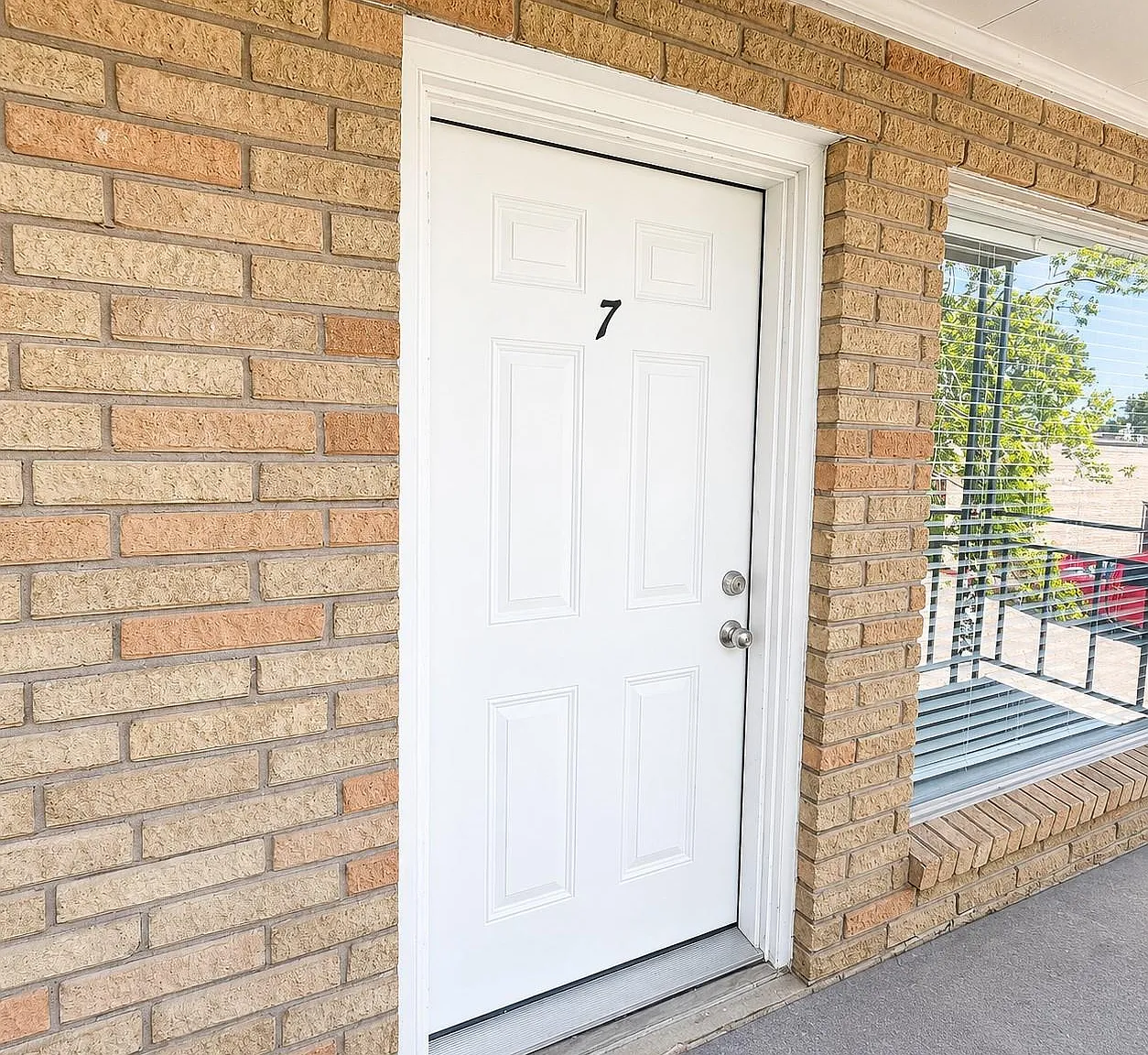 1 bed, 1.0 bath, 650 sqft, $875 — Photo 1