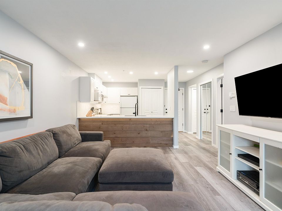 1st image of 214 11th St #315