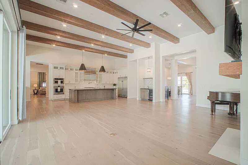 4 bed, 6.0 bath, 5050 sqft, $7,500 — Photo 2