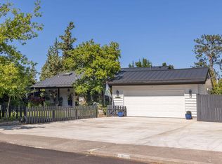 1704 NE Cliff Dr, Bend, OR 97701