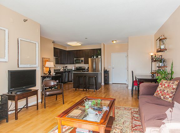 3rd image of 1134 W Granville Ave APT 517