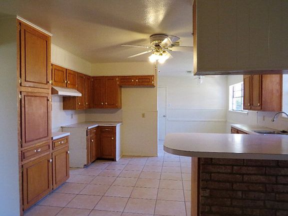 3rd image of 2812 Durant Dr
