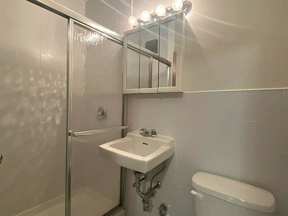 4th image of 1553 York Ave APT C
