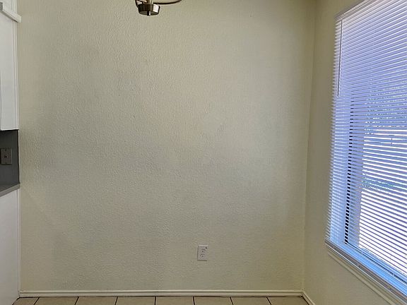 4th image of 9610 Elmwood Ave Unit B