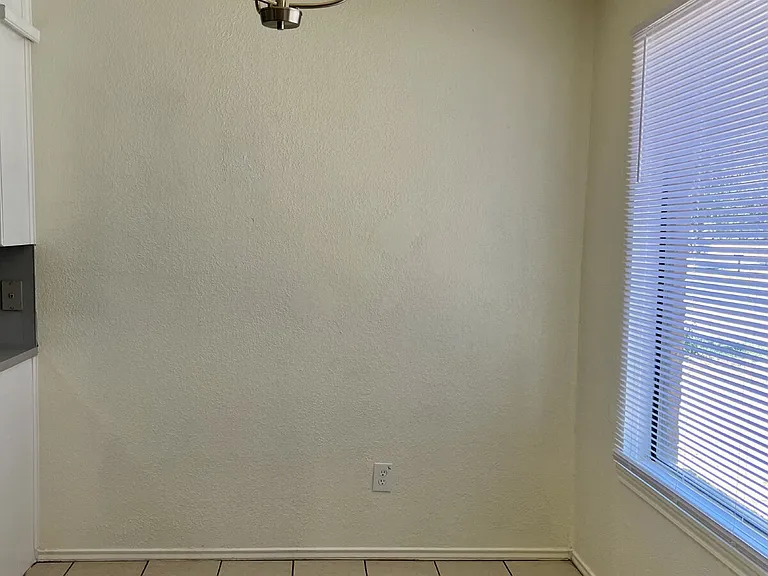 9610 Elmwood Ave #B — Photo 4