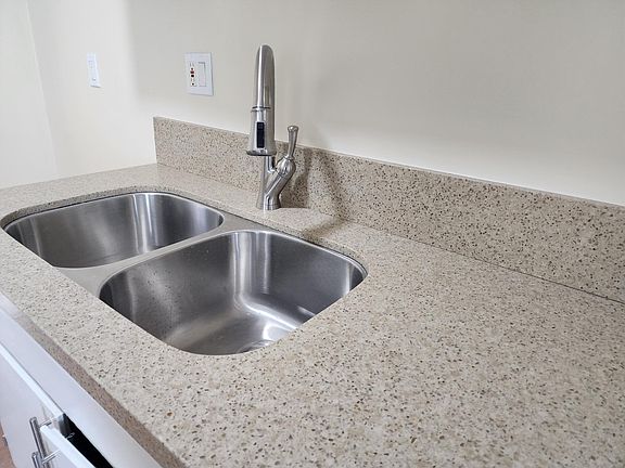 5th image of 210 E 29th St #8