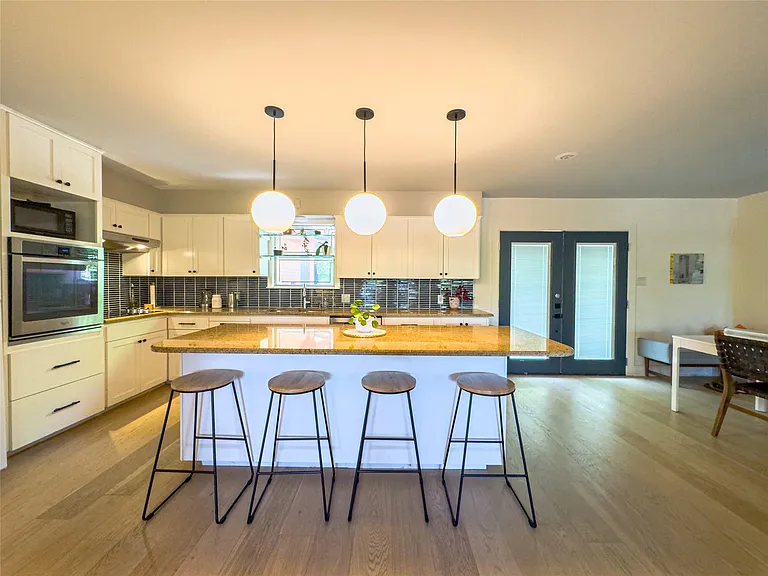 205 W Covington Dr — Photo 10