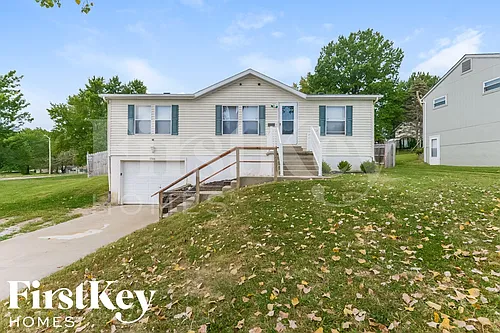 3304 N Spring St Photo 1