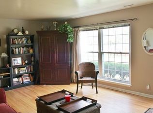 704 Gloucester Dr, Elk Grove Village, IL 60007