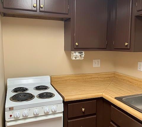 5th image of 1360 Village Oak Cir NW #01