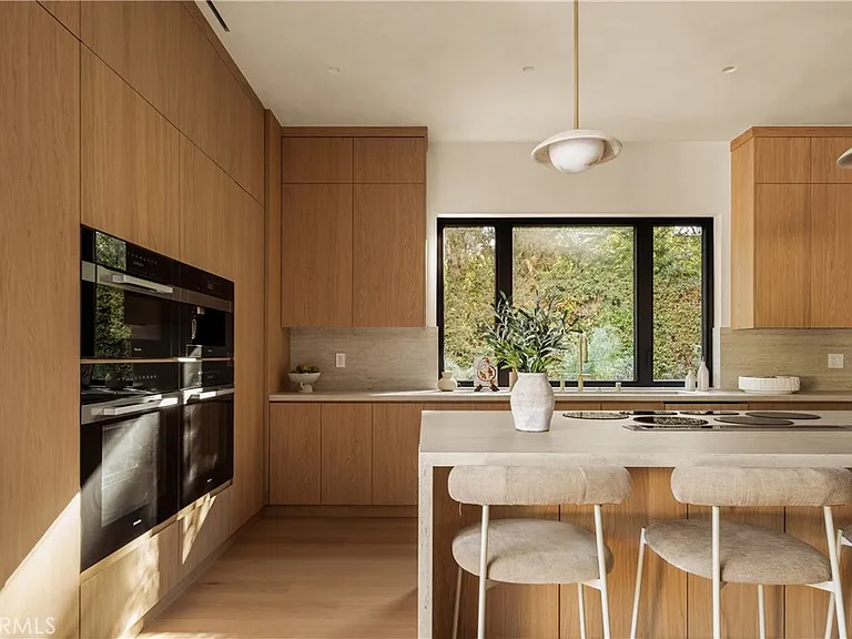 4724 Halbrent Ave — Photo 12
