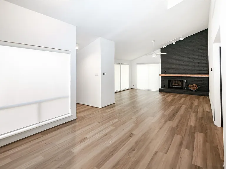 2302 W Settlers Way — Photo 1