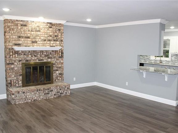 3rd image of 5 Runnymede Cir