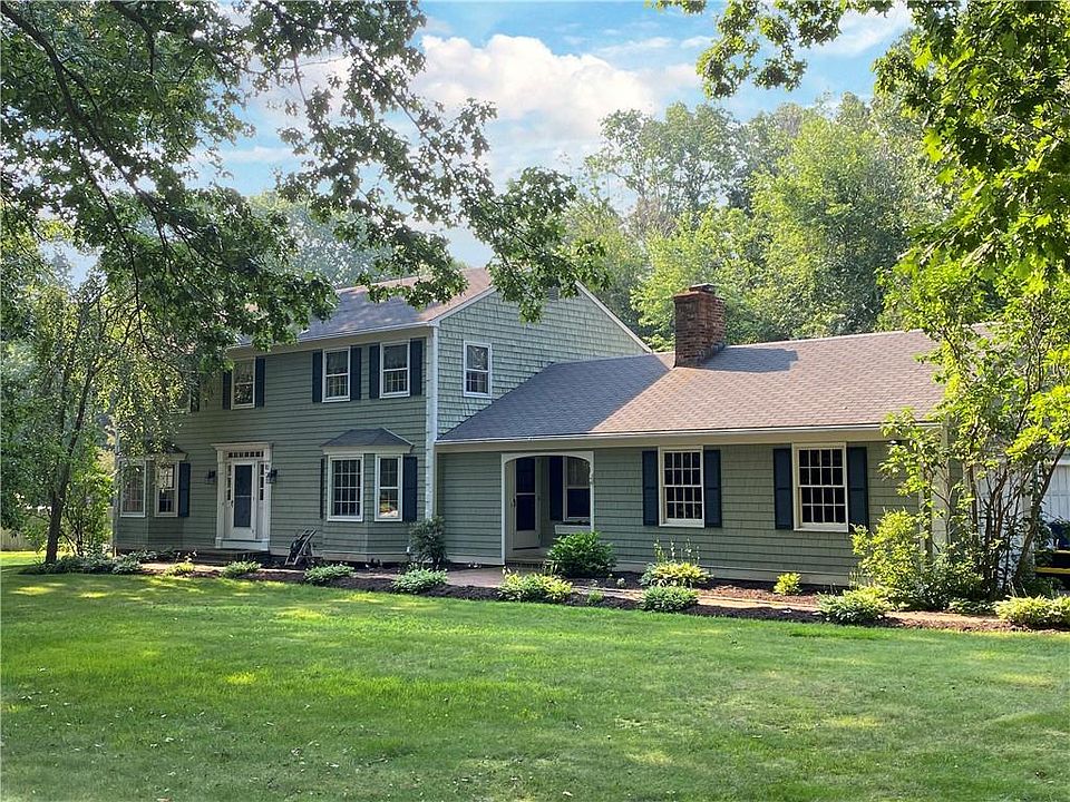 1st image of 10 Limerock Dr