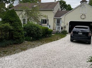 370 Crandall Rd, Tiverton, RI 02878