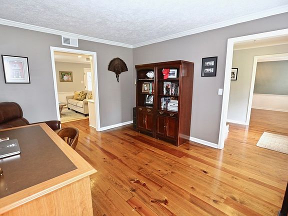 5th image of 101 Sandalwood Dr