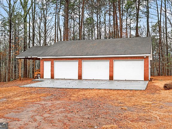 4th image of 1194 Foster Rd