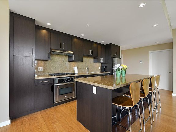 4th image of 379 Tyee Rd #204