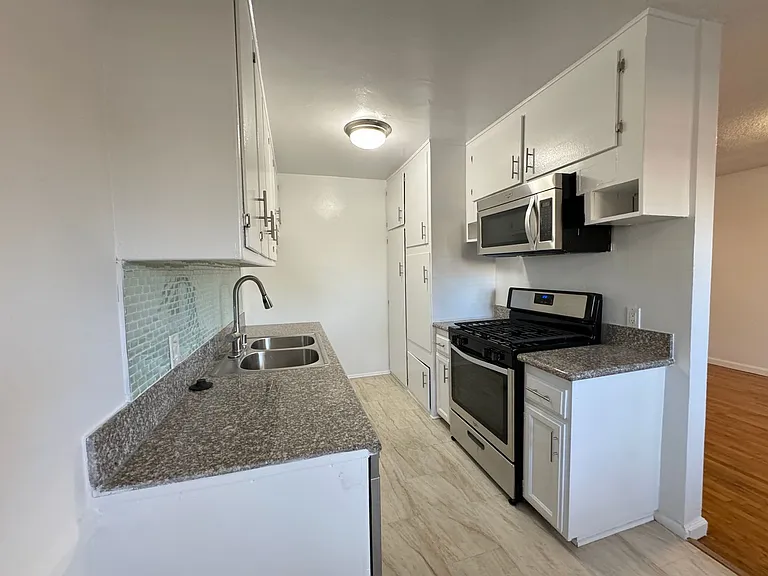 11330 Ohio Ave — Photo 9