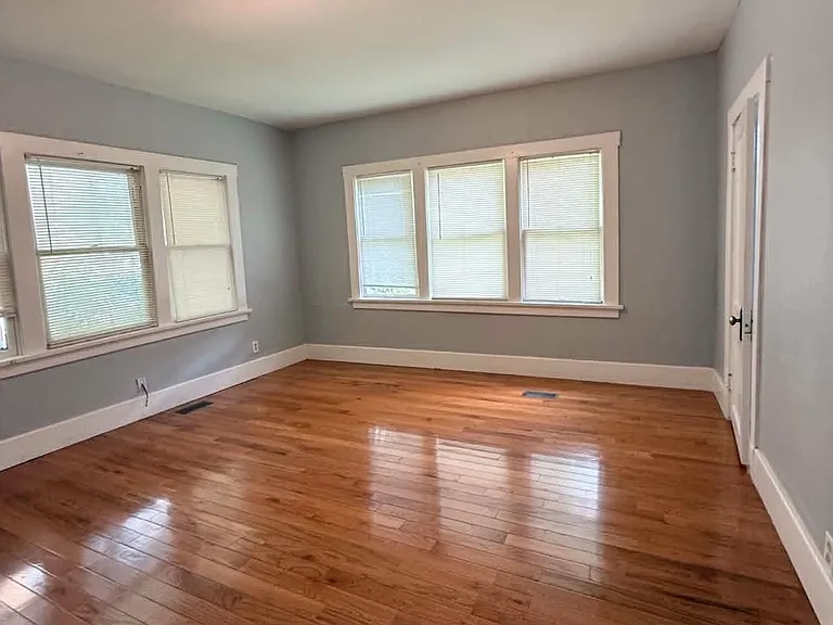 1410 NW 21st St — Photo 3