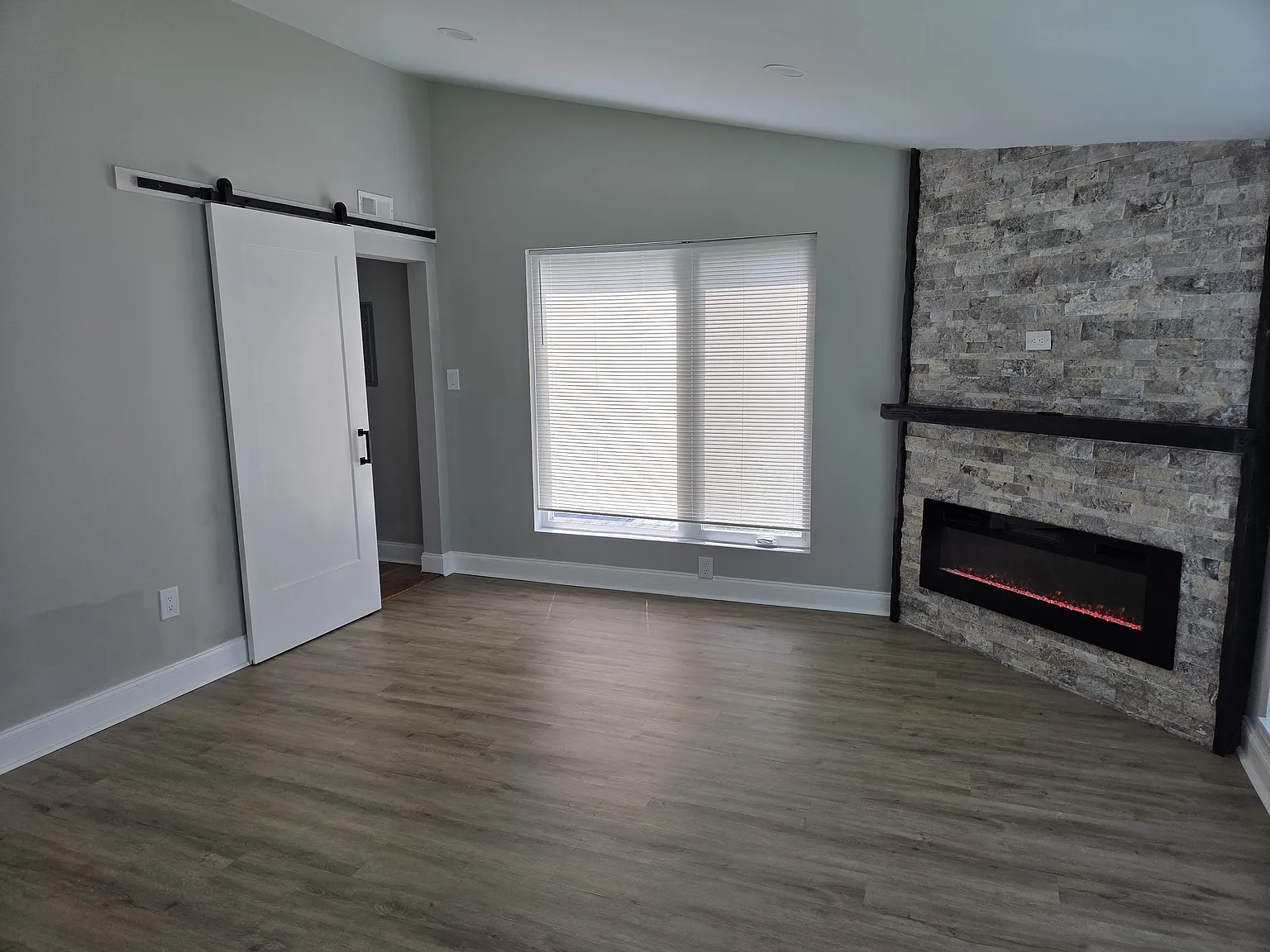 3 bed, 1348 sqft, $2,700 — Photo 4
