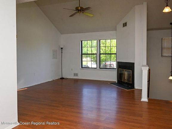 4th image of 107 Larkspur Ln