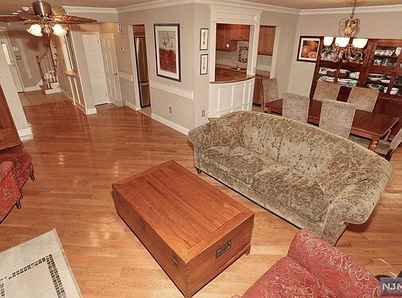 5th image of 122 Holiday Ln