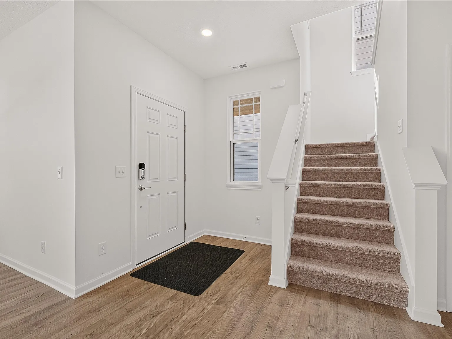 3 bed, 2.5 bath, 1728 sqft, $2,400 — Photo 4