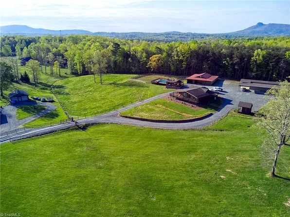 144 Turney Farm Ln, Pilot Mtn, NC 27041