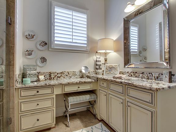 3rd image of 1428 Westhaven Blvd