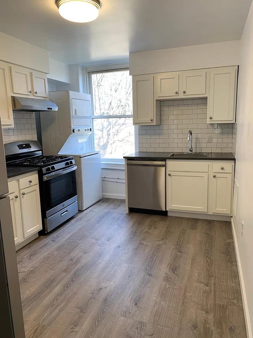 5435 Black St photo 1
