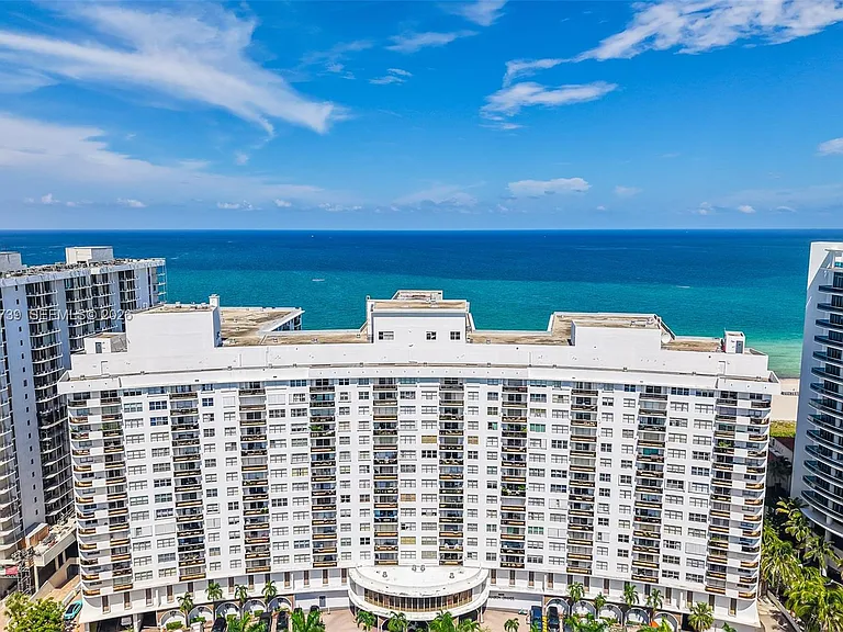 6039 Collins Ave #936 — Photo 37